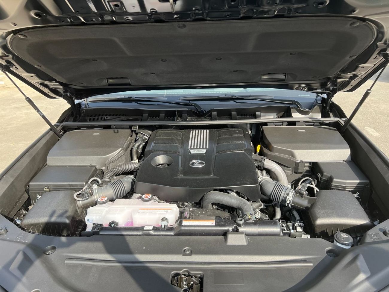 Lexus LX 600 Turbo Sport 3.5L V6 Twin Turbo (7-Seater)