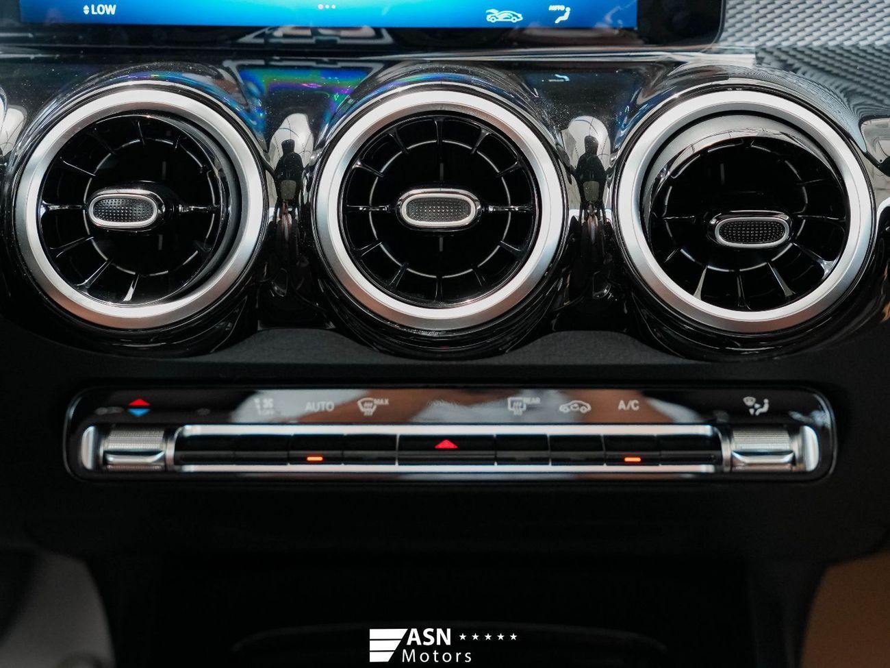 Mercedes-Benz GLB 200 Luxury 7 Seater 1.3 Turbo (Export Price)