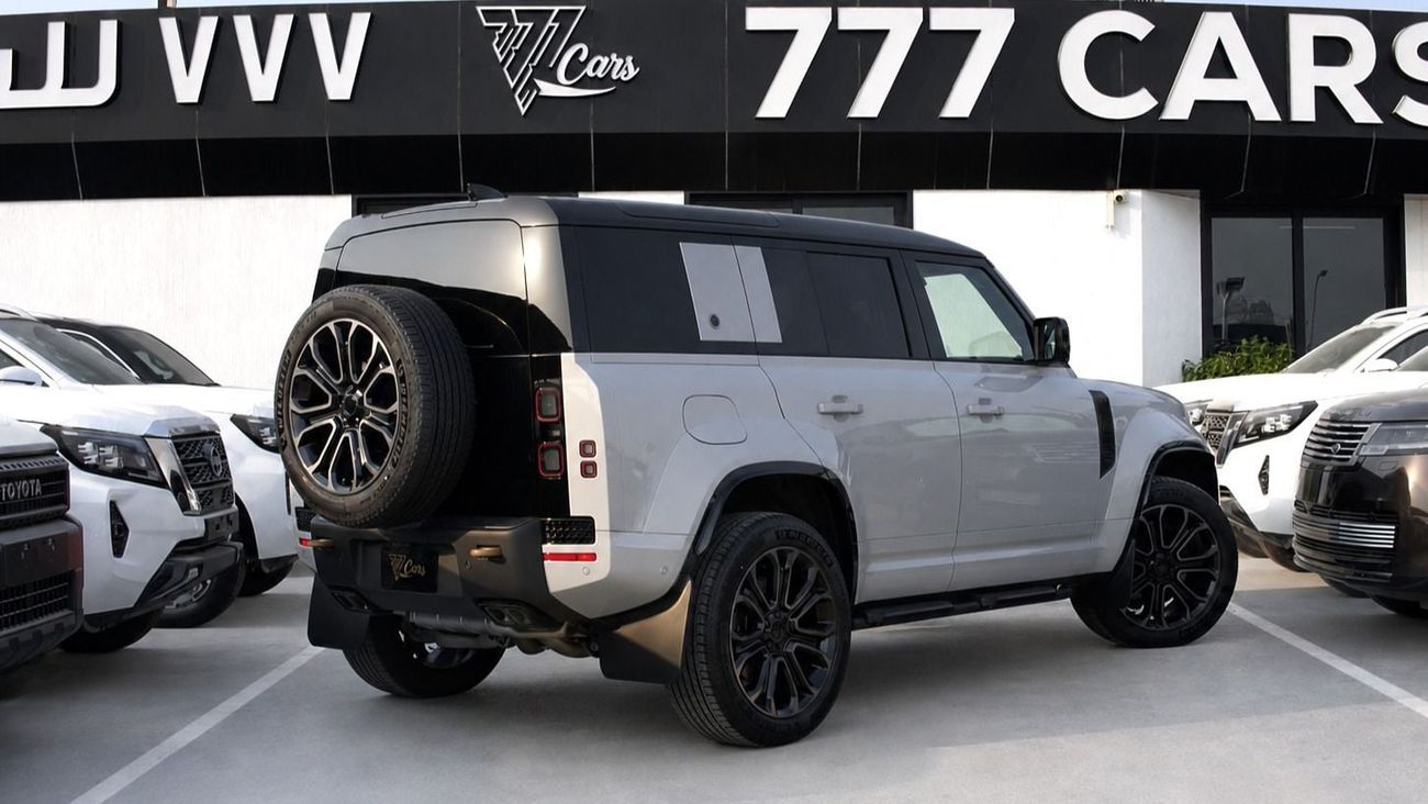 Land Rover Defender 110 OCTA  P635 | Borasco Grey | Light Cloud/Lunar | 635 HP