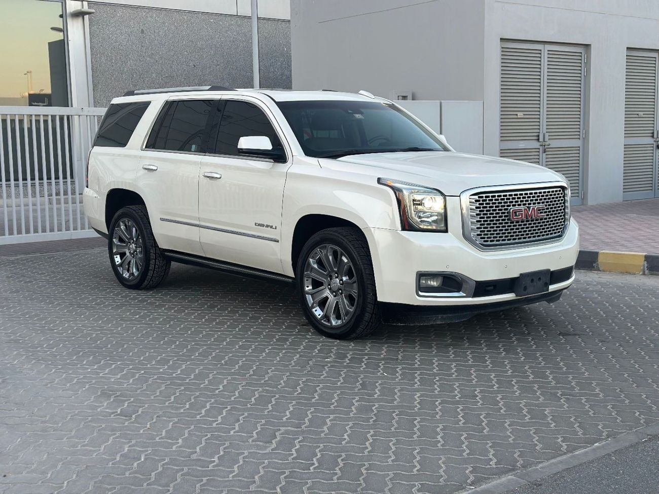 GMC Yukon Denali 6.2L (8 Seater)