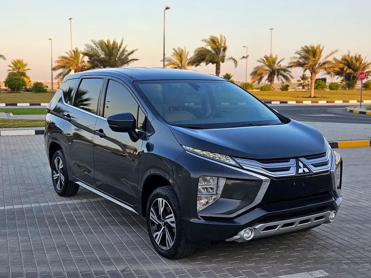 ميتسوبيشي إكسباندر GLX GCC Specs Premium Condition 7 Seater Perfect Inside Out