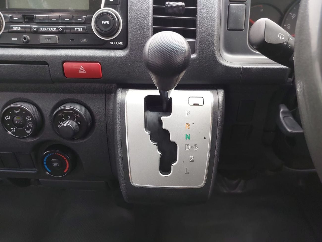 Toyota Hiace TOYOTA HIACE COMMUTER VAN RHD 2015 MODEL 3.0 L DIESEL AUTOMATIC(PM15106)