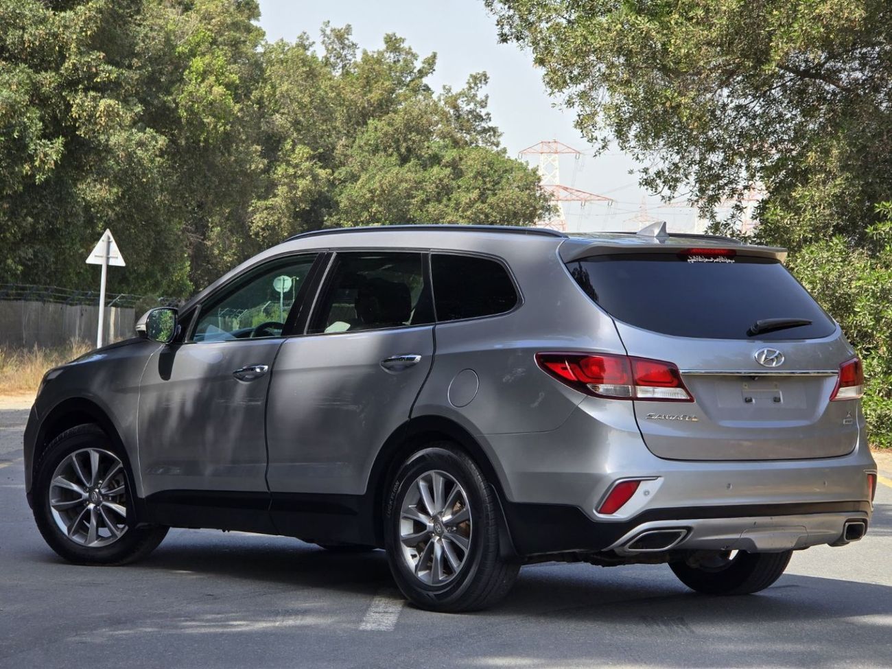 Hyundai Santa Fe GLS Top 3.3L SANTA FE GRAND 3.3L V6  2017 FULL OPITION  //PERFECT CONDITION