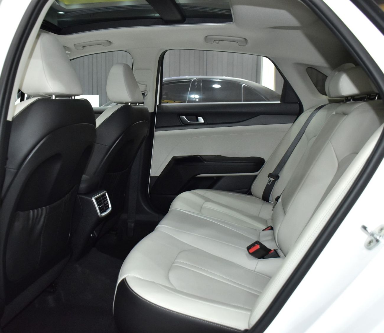 Kia K5 EXCELLENT DEAL for our KIA K5 ( 2022 Model ) in White Color GCC Specs