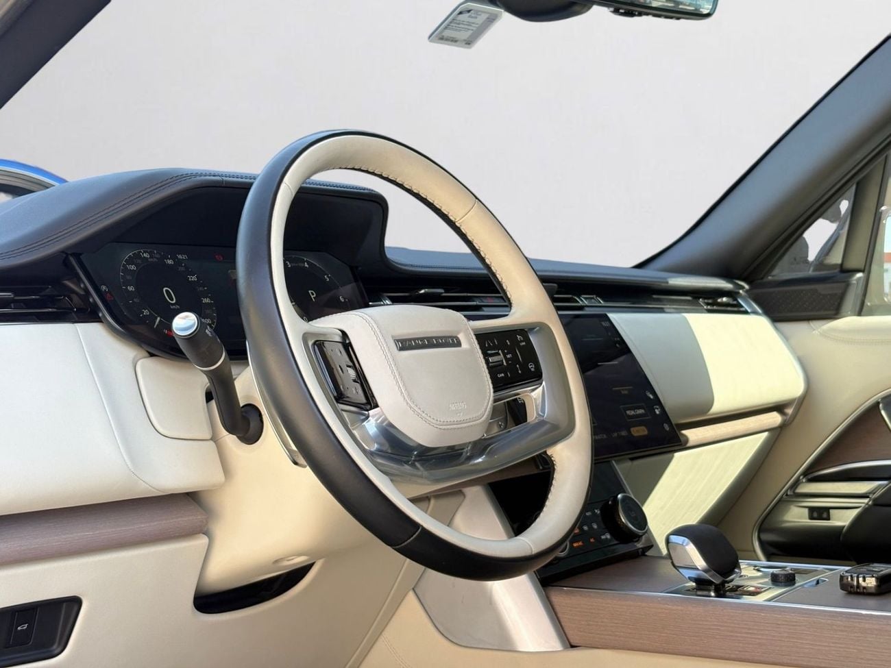 لاند روفر رينج روفر AED 10,240 P.M | 0% DOWN PAYMENT | RANGE ROVER VOGUE AUTOBIOGRAPHY | 4.4L TWIN-TURBO V8 – 523 HP | F