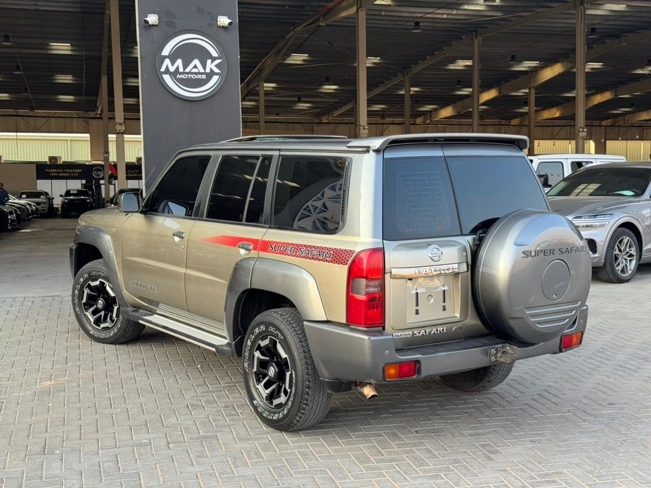 نيسان باترول سوبر سفاري سوبر سفاري / محرك VTC 4.8 لتر V6 / كامل المواصفات / فتحة سقف / قفل تفاضلي / مقاعد جلدية / بحالة ممتا