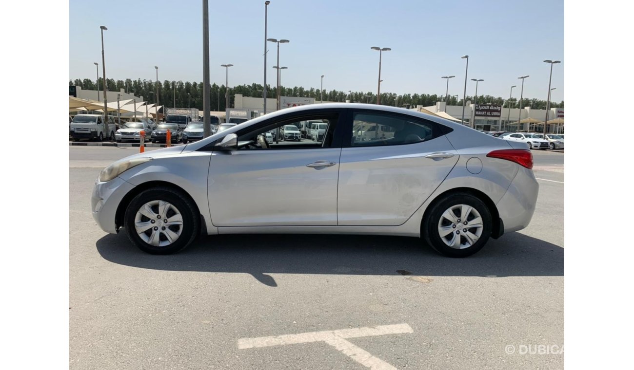 Hyundai Elantra Hyundai elantra 2014 gcc 1.8 full automatic for sael