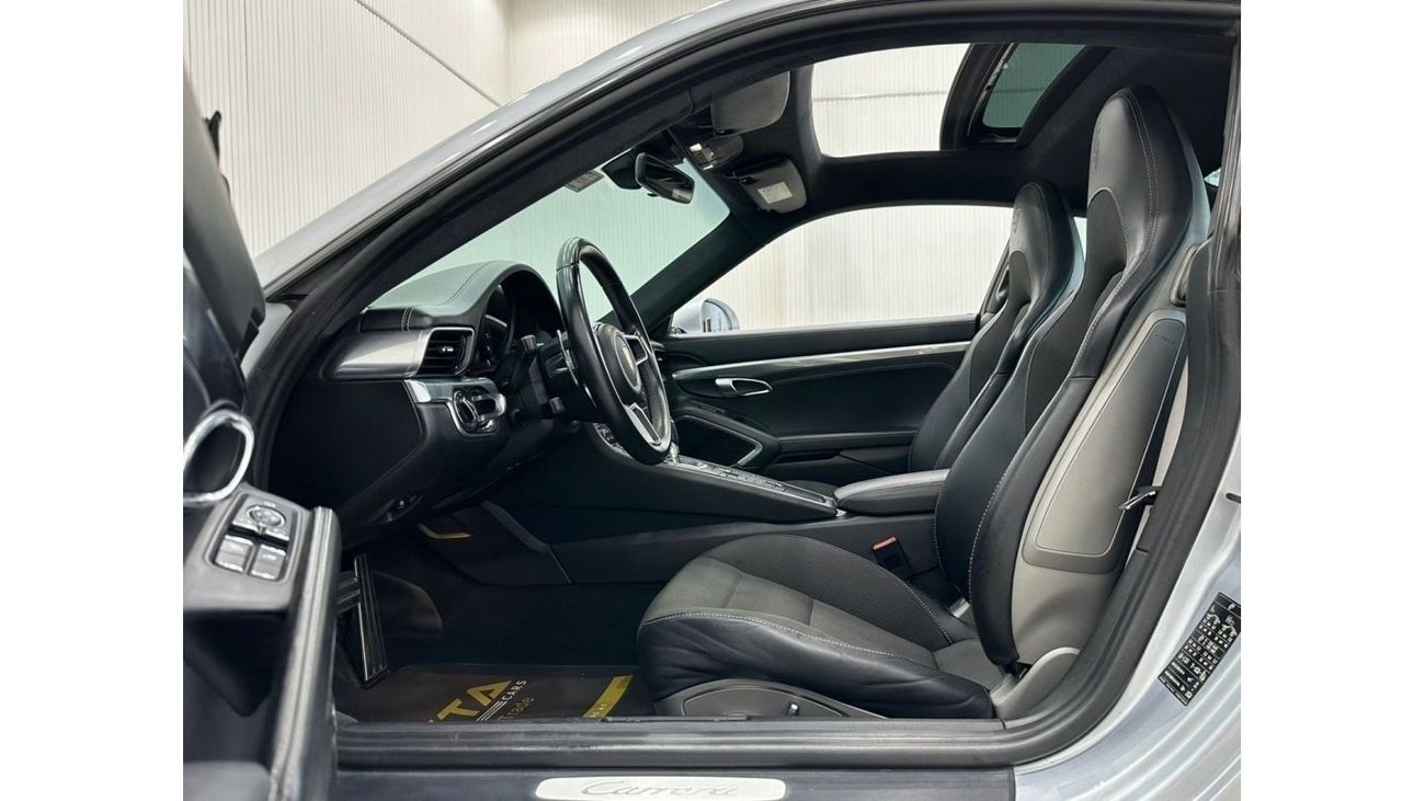 Porsche 911 2017 Porsche 911 Carrera, 1 Year Warranty, Full Agency Service History, GCC