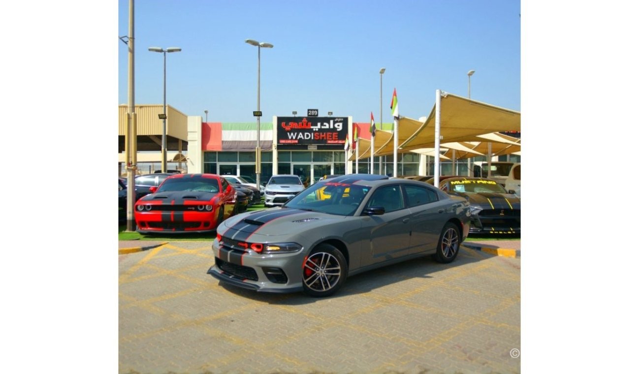 Dodge Charger SXT Plus The base engine is a 3.6-liter V6 with 292 horsepower and 352 Nm of torque. The engine is s