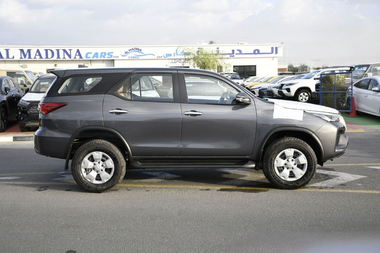 تويوتا فورتونر 2.4L  V4 Diesel Automatic 4x4WD (Ready Stock)