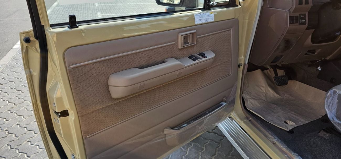 تويوتا لاند كروزر 70 ECTGEN002 - 2025 TLC71 Hardtop SWB 2.8L Diesel Auto Beige