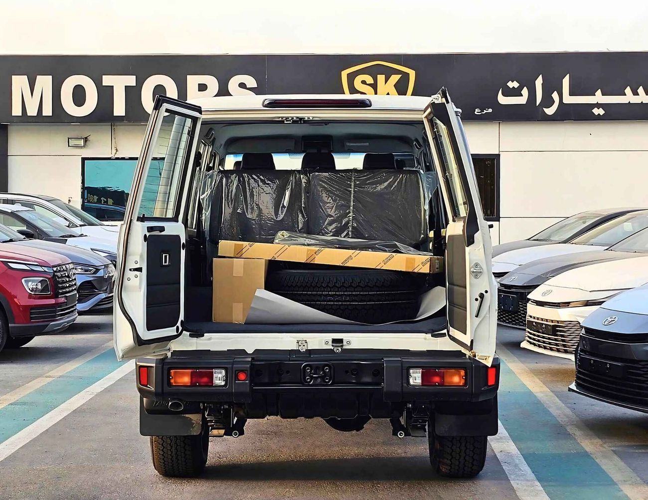 تويوتا لاند كروزر 70 LC76 / 4.0L PETROL A/T  / DIFF LOCK / REFRIGETOR / FULL OPTION / CODE# LC76