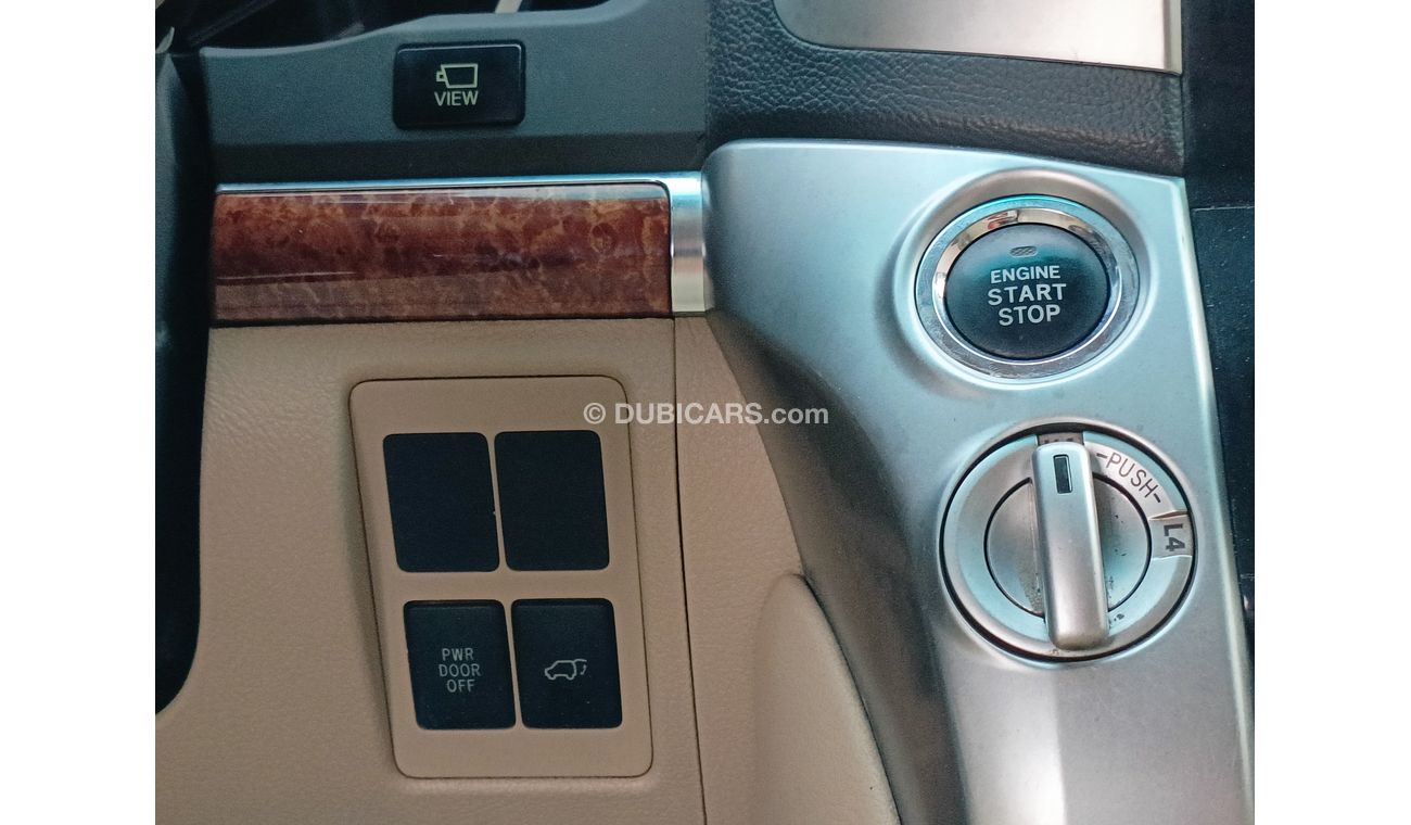 Toyota Land Cruiser 5.7L PETROL, DRIVER POWER SEAT / LEATHER SEATS / SUNROOF (LOT # 10321)