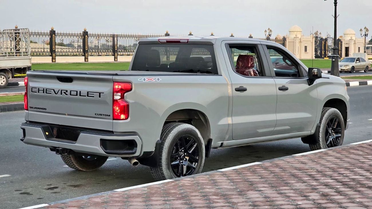 Chevrolet Silverado Custom K1500