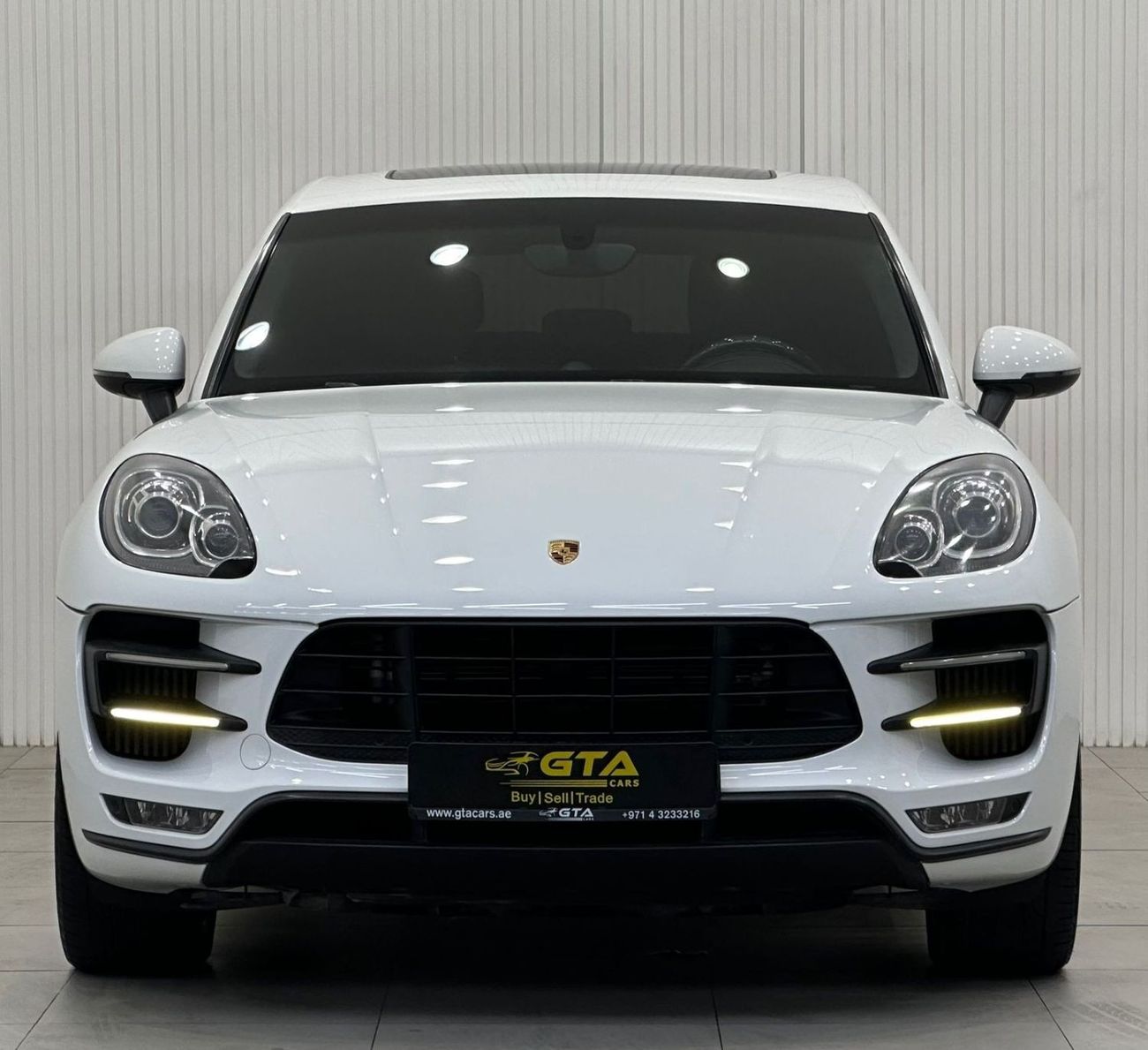 Porsche Macan 2015 Porsche Macan Turbo, Full Service History, Carbon Fiber Package, Excellent Condition, GCC