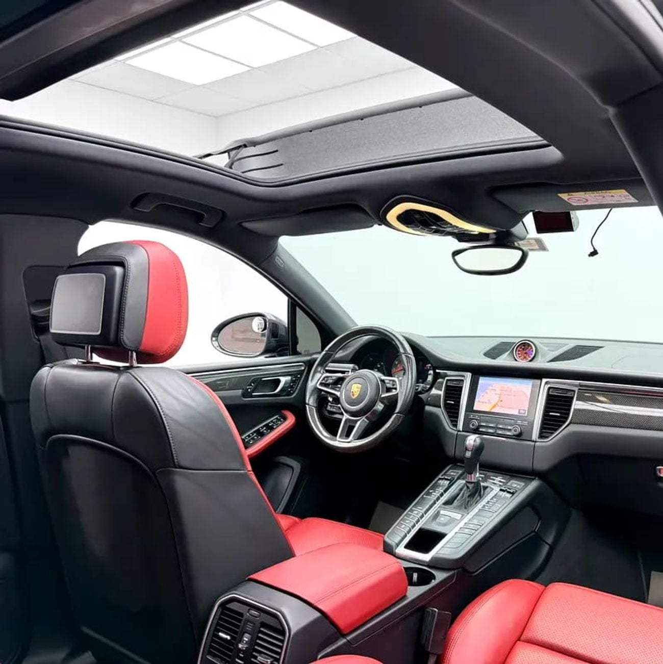 Porsche Macan S, Warranty, Full Service History, Excellent Condition, GCC