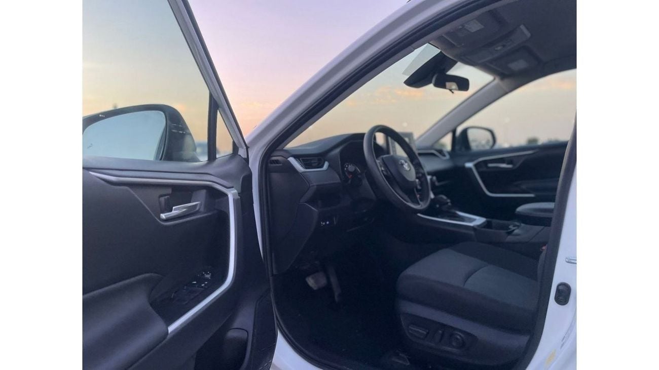 تويوتا راف ٤ 2021 Toyota Rav4 XLE 2.5L V4 Push Start Electric Seat -  UAE PASS