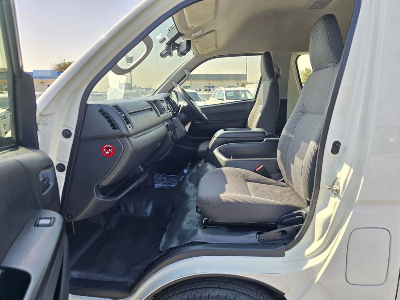 Toyota Hiace TOYOTA HIACE COMMUTER VAN RHD 2016 MODEL 3.0 L DIESEL AUTOMATIC(PM30307)