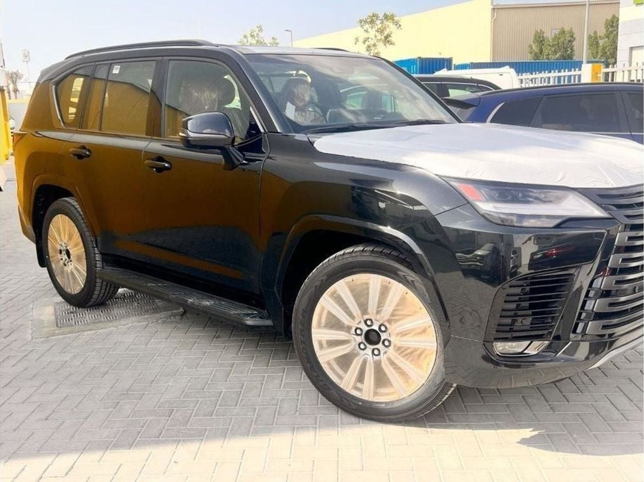 لكزس LX 600 LEXUS LX 600 VIP 4 SEATER FULL OPTIONS