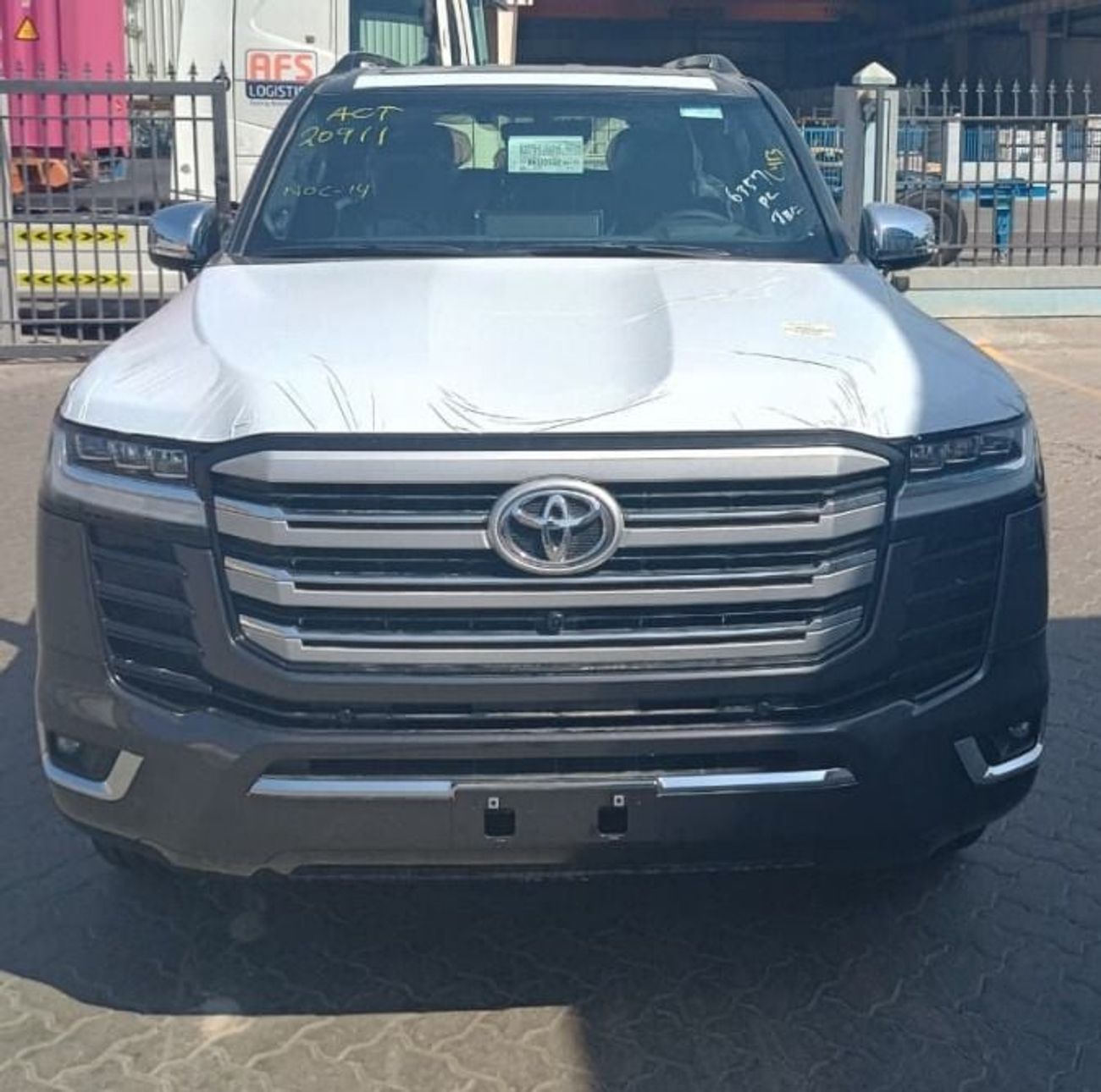 تويوتا لاند كروزر VXR 3.5L