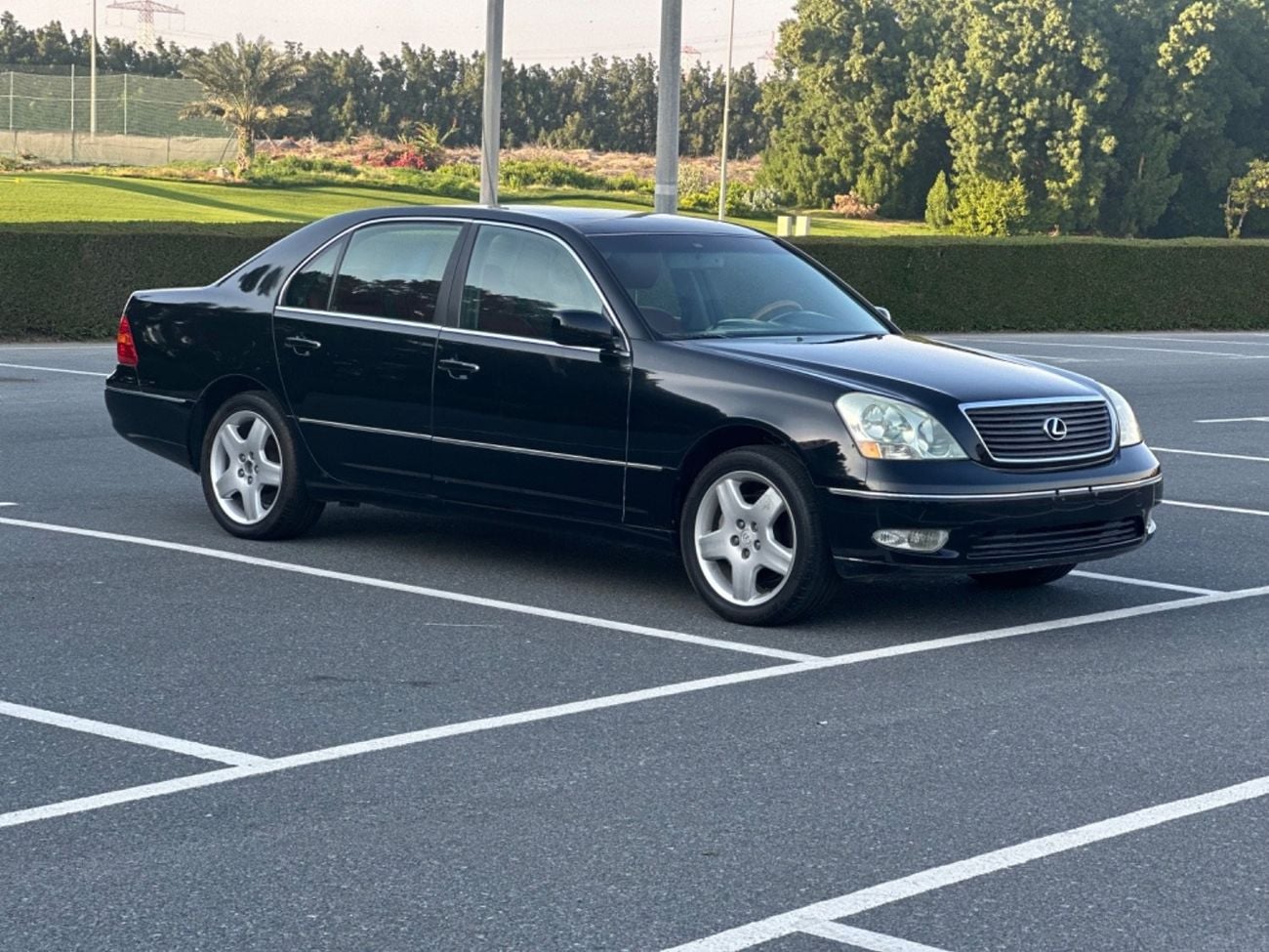 لكزس LS 430 موديل 2002 حاله ممتازه من الداخل والخارج نص الترا