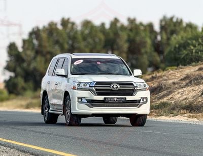 Toyota Land Cruiser GXR 4.6L Toyota Land Cruiser | 4.6 L | 2020 | GCC | Accident-Free | In Excellent Condition | 1685 P.
