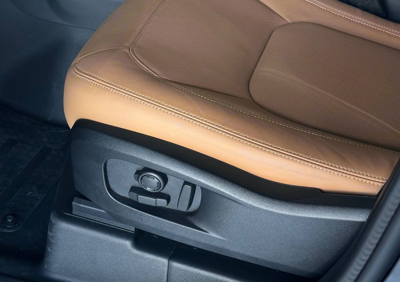 لاند روفر ديفندر P400 110 X-Dynamic SE 3.0L (5 Seater)