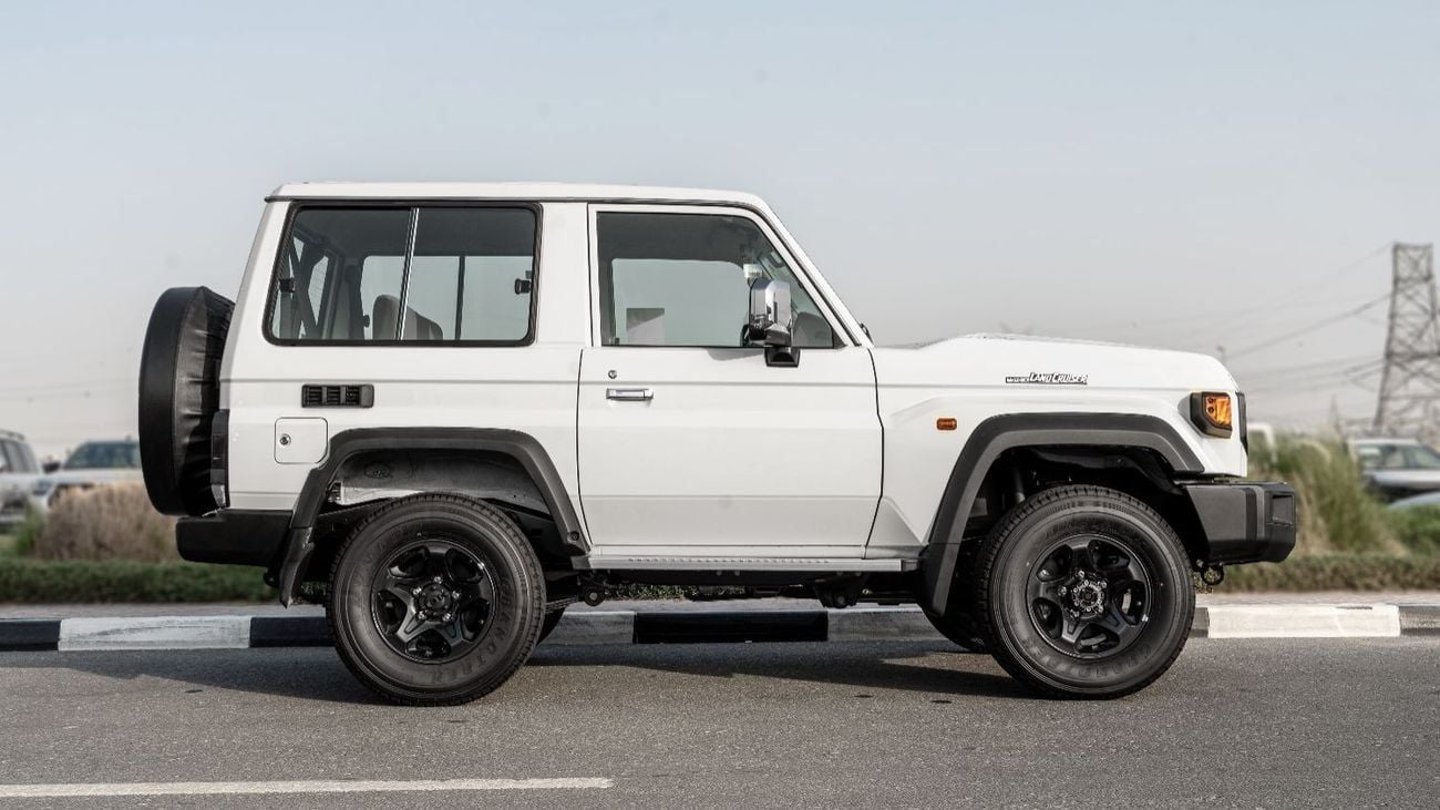 تويوتا لاند كروزر 70 LC76 HT VXR 2025 Toyota Land Cruiser LC71 4.0L AT Petrol (White-Beige) Mid Option