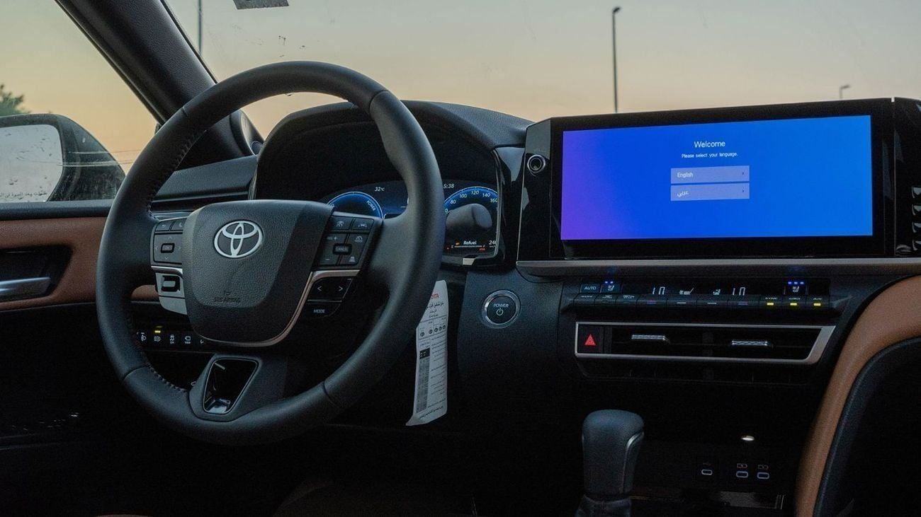 تويوتا كامري 2026 Toyota Camry Lumiere 2.5L AT Hybrid (Black-Tan)