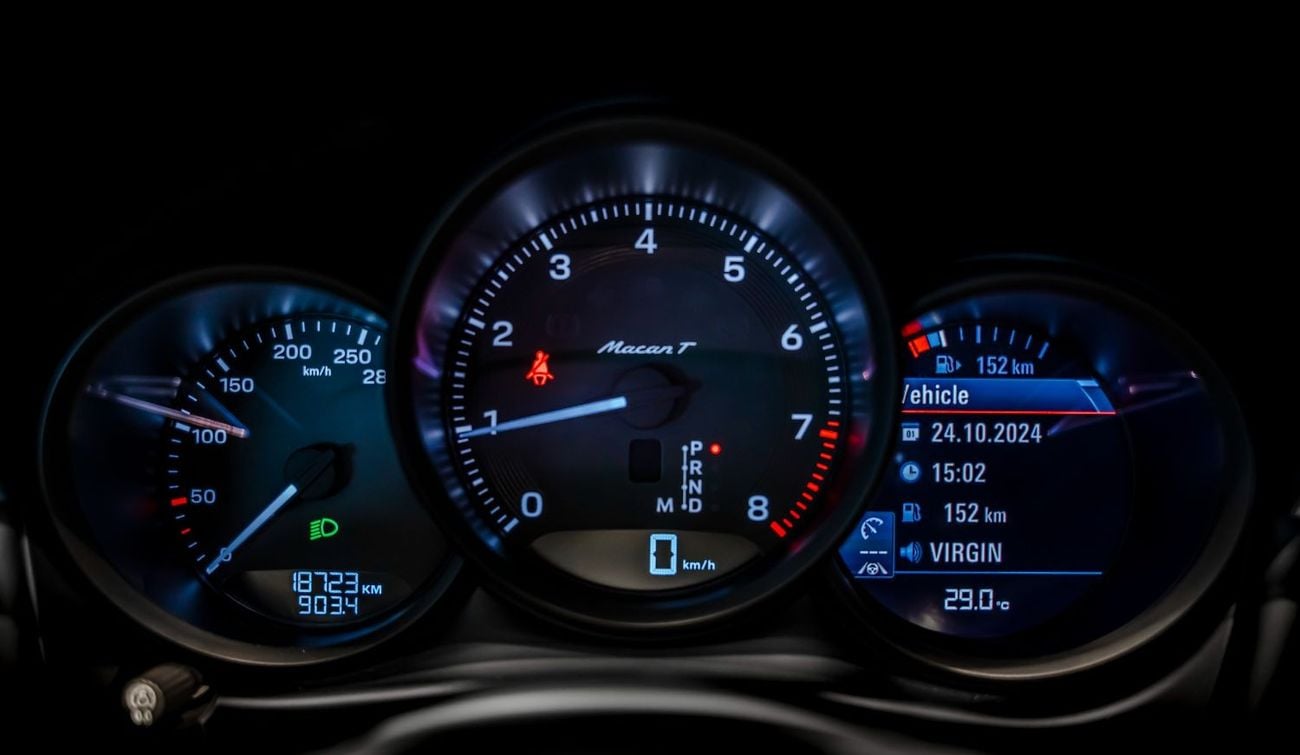 بورش ماكان Base 2.0T 2024 Porsche Macan T, 2026 Porsche Warranty, Full Service History, Low KMs, GCC