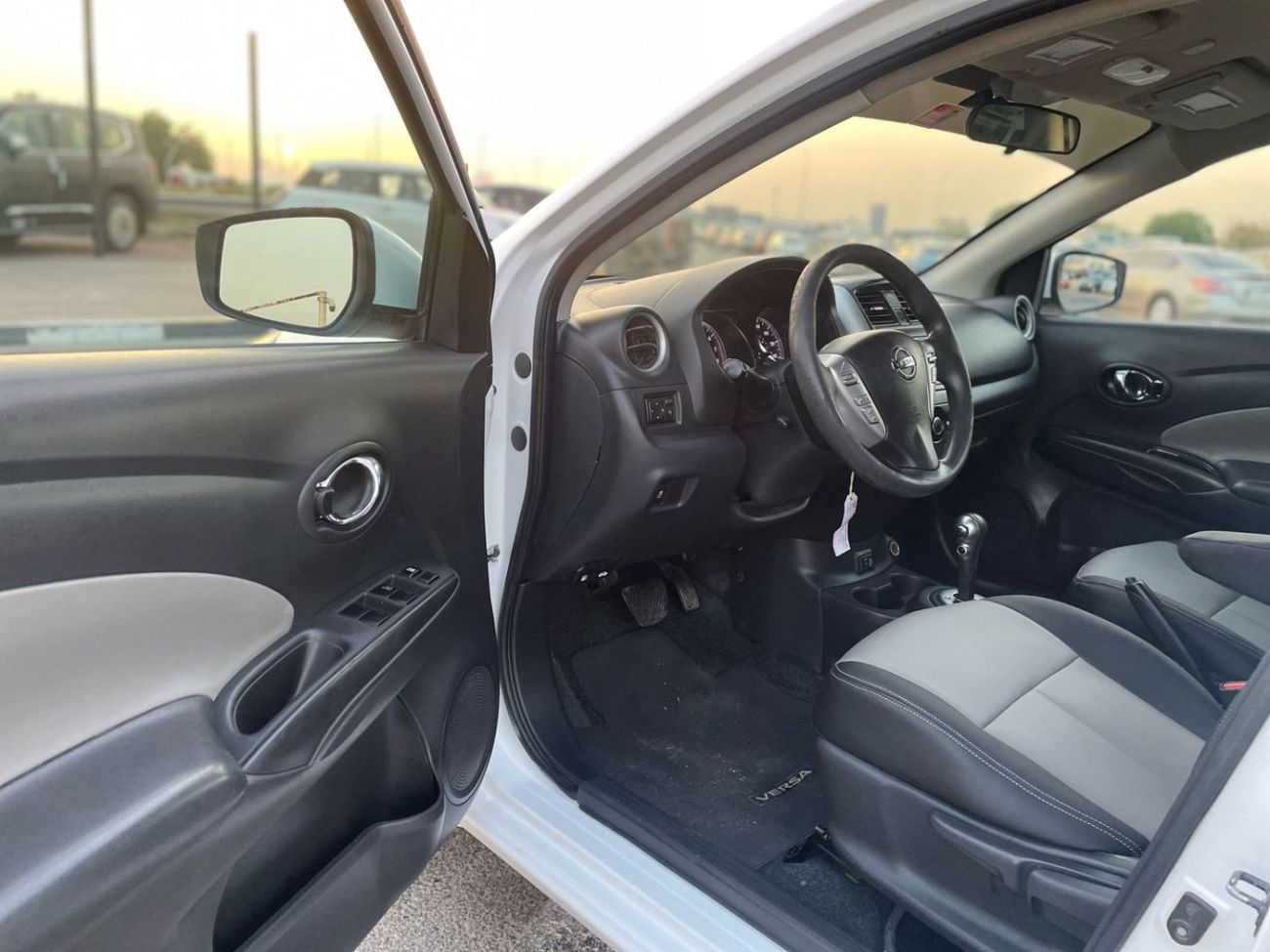 Nissan Versa 2018 Nissan Versa (Sunny) SV 1.5L V4 MidOption + Leather Seats -