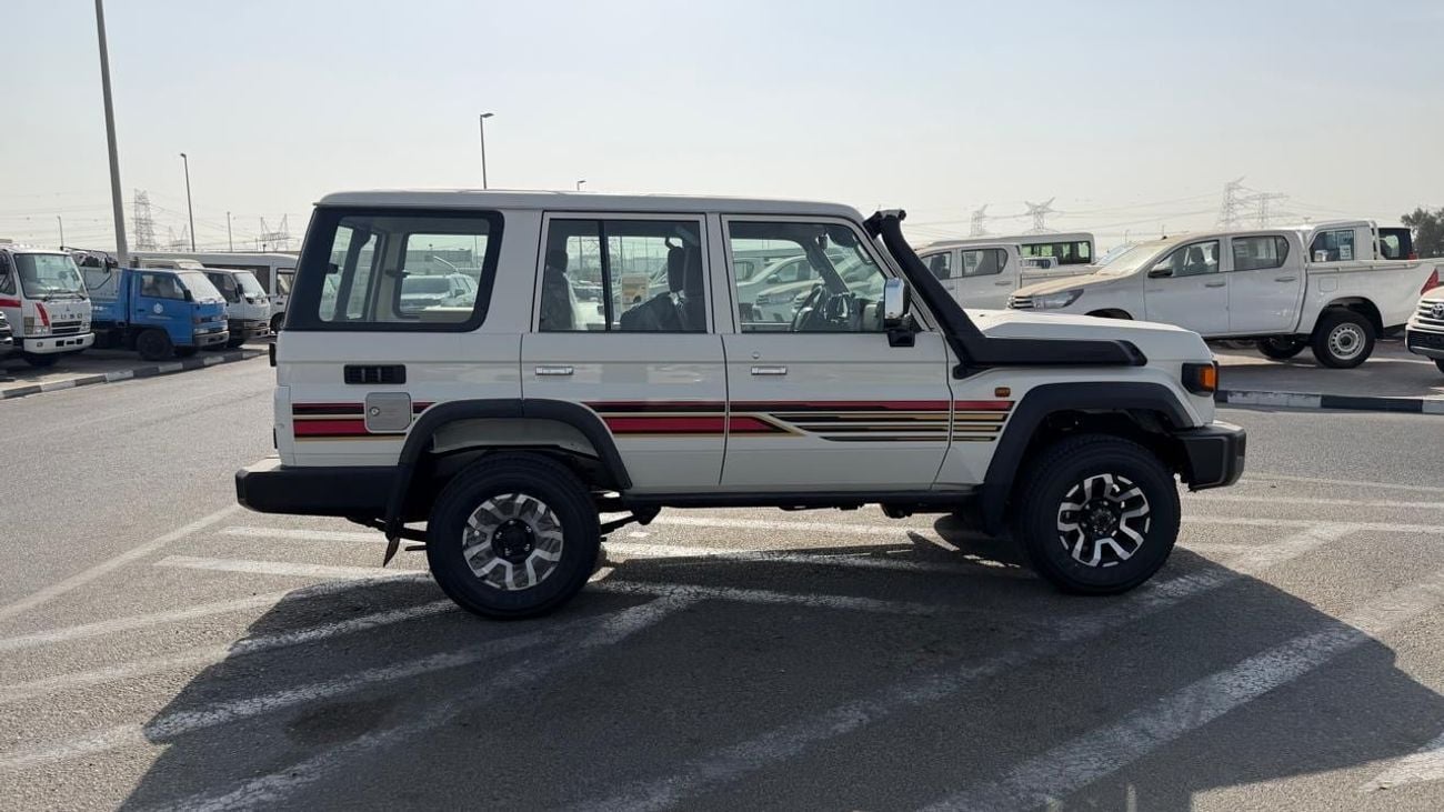 تويوتا لاند كروزر 70 Toyota Land Cruiser hard Top LC76 2.8 AT full option Oman 2025