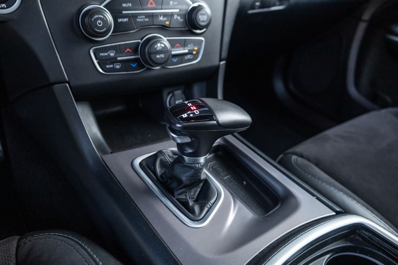 دودج تشارجر R/T دودج تشارجر R/T 5.7 V8 HEMI موديل 2023 في دول مجلس التعاون الخليجي | ضمان الوكالة