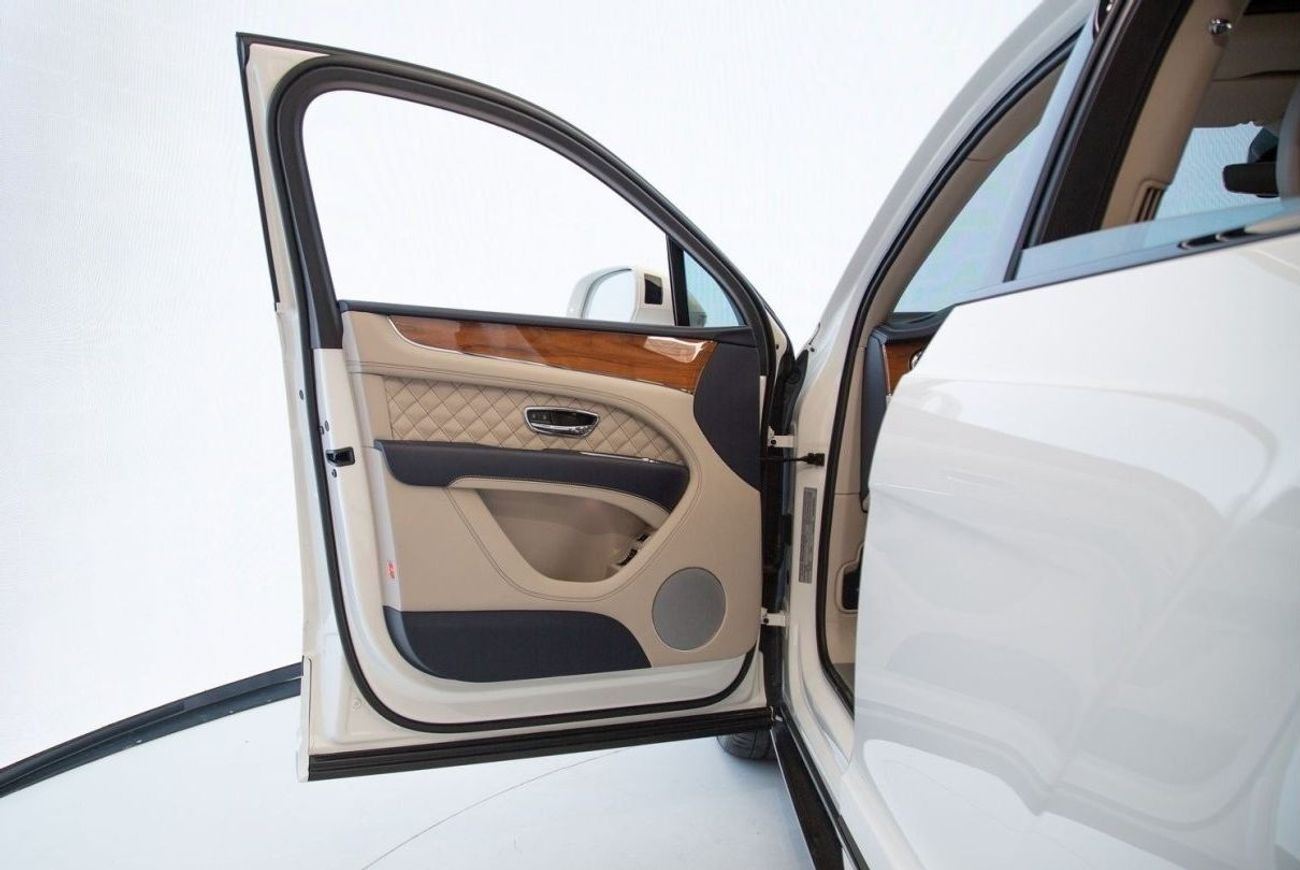 بنتلي بينتايجا Bentley Bentayga Speed Black Edition W12