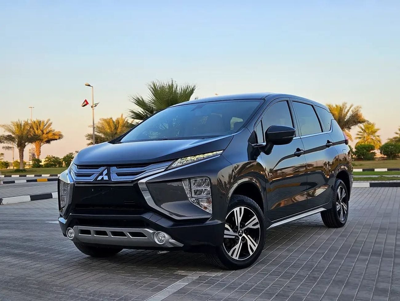 ميتسوبيشي إكسباندر GLX GCC Specs Premium Condition 7 Seater Perfect Inside Out