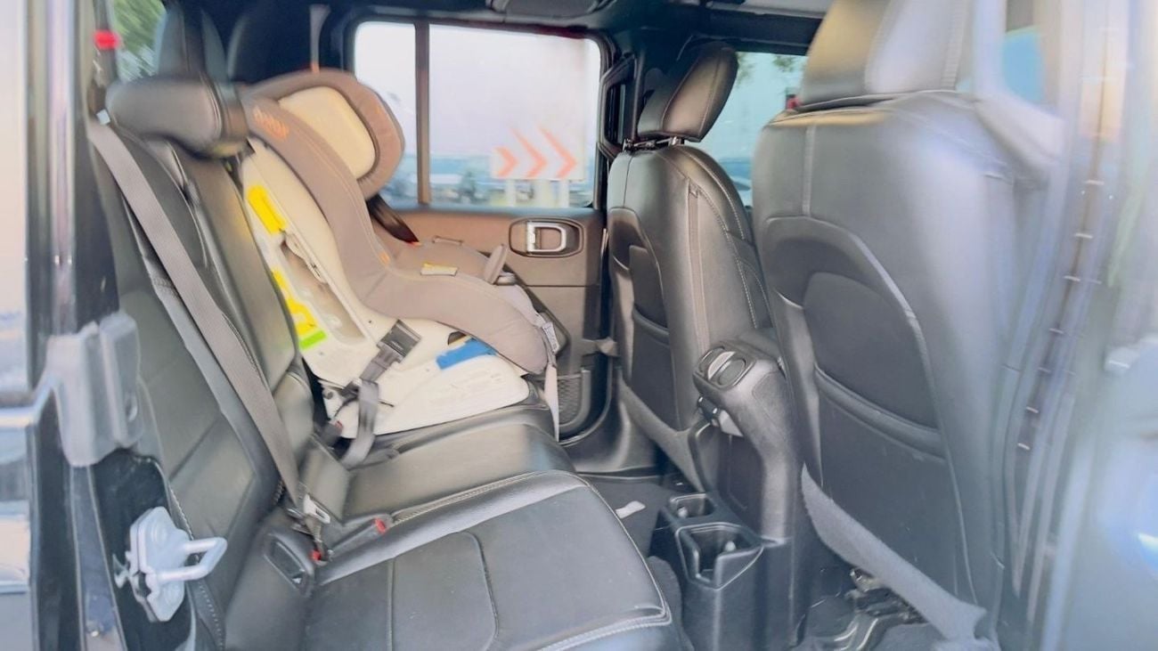 جيب جلادياتور -