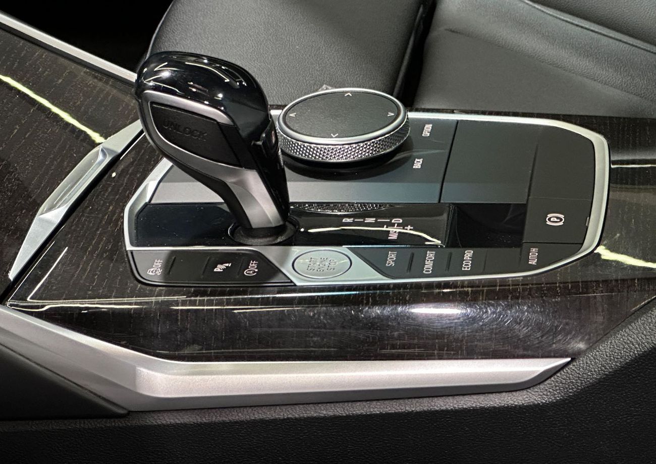 بي أم دبليو 330i Std 2.0L