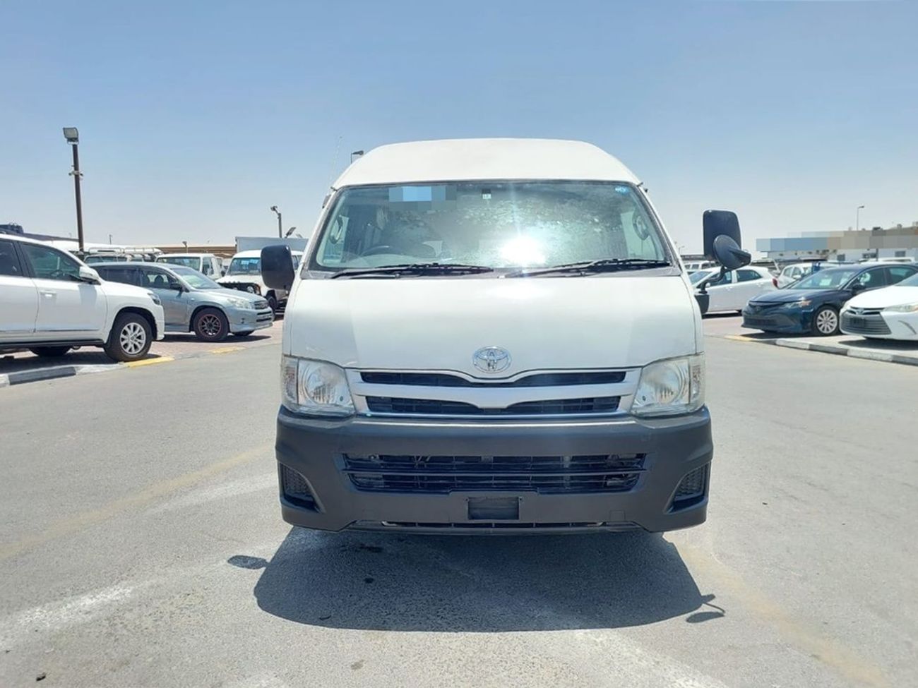 Toyota Hiace TOYOTA HIACE COMMUTER VAN RHD 2011 MODEL 3.0 L DIESEL AUTOMATIC(PM08585)