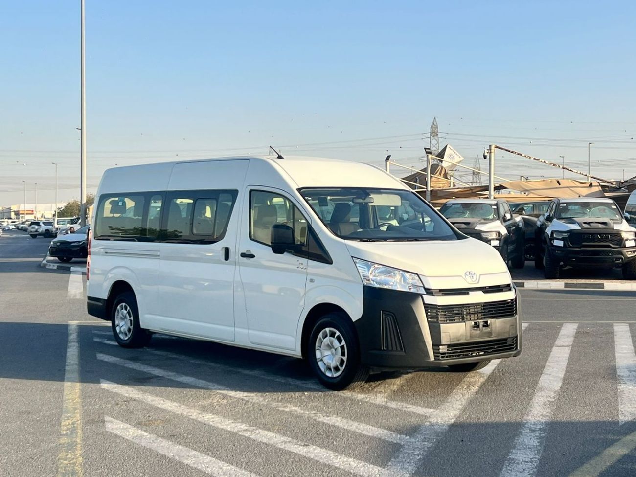 تويوتا هاياس 2021 Toyota Hiace 3.5L V6 FWD - GCC- Passenger - Patrol Manual - 13 Seater - No Accident
