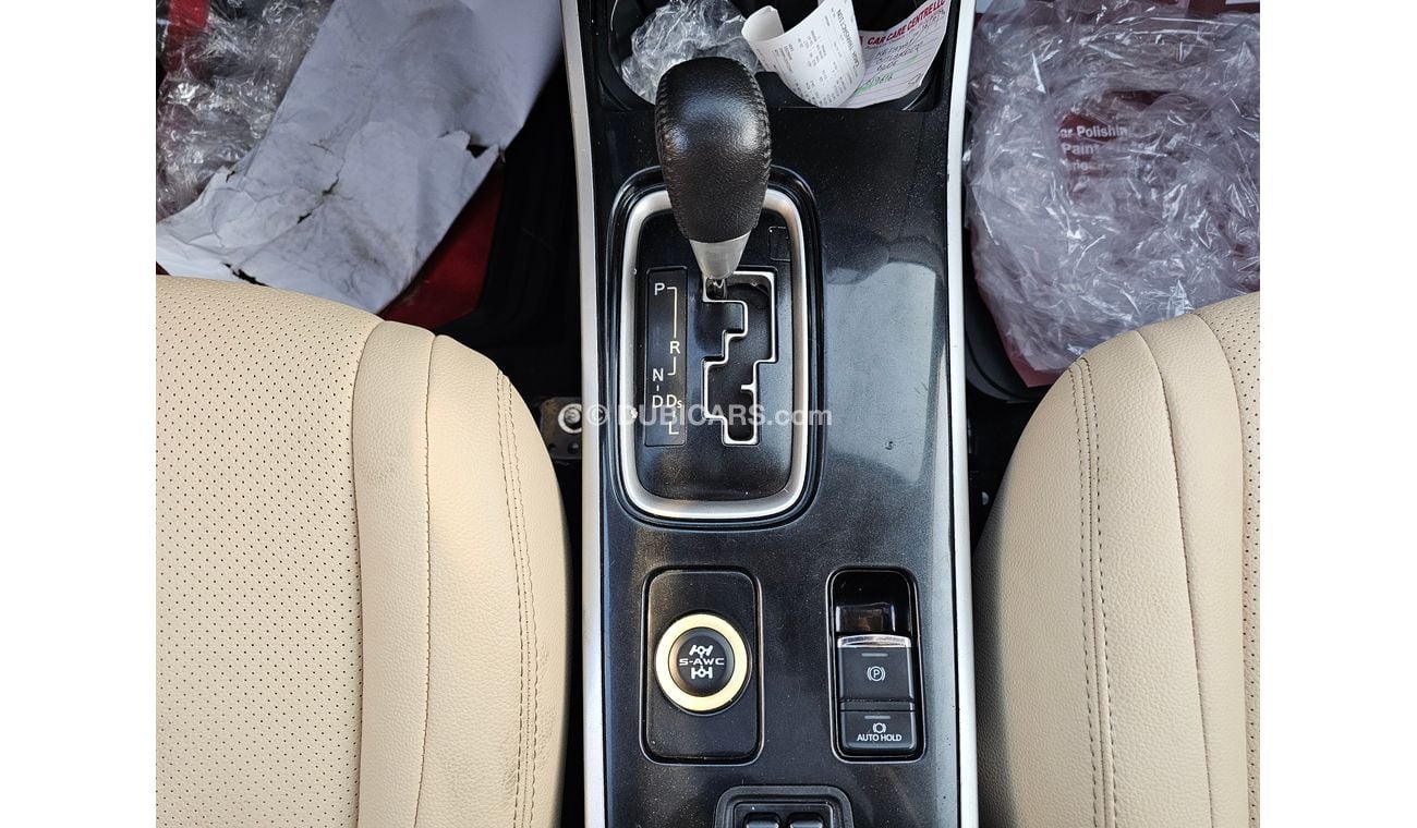 ميتسوبيشي آوتلاندر Full Option | Sunroof | Original Airbags | 7 Seats