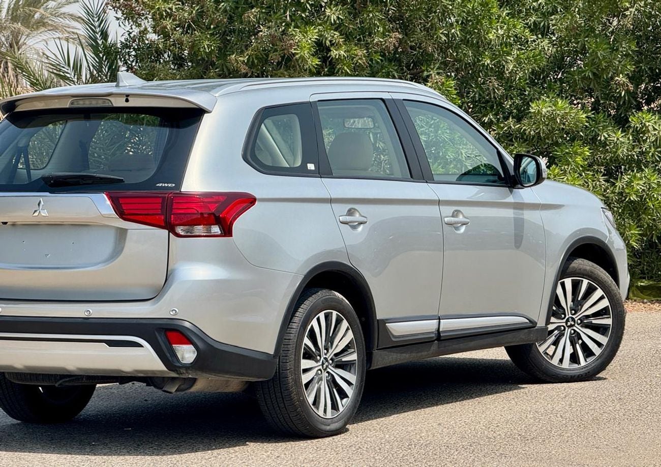 Mitsubishi Outlander GLX 865-Monthly l GCC l 4wd, Cruise, Camera l Accident Free