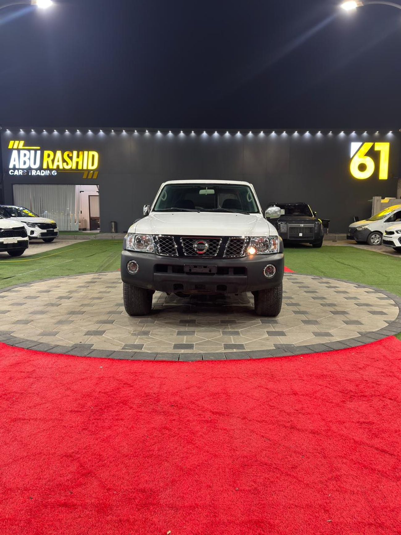 Nissan Patrol Safari GL 4.8L M/T (7 Seater)