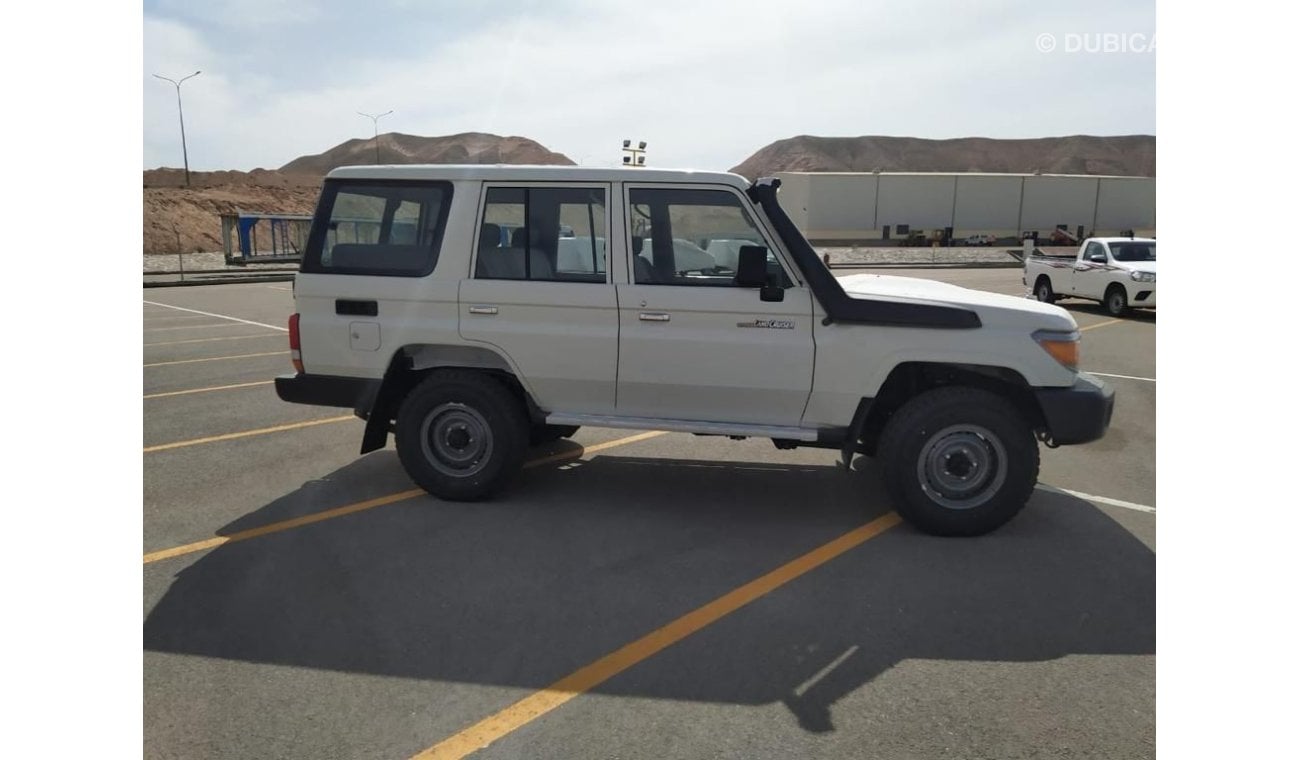 Toyota Land Cruiser Hard Top Toyota LandCruiser HardTop 5 Doors 4.2L Diesel Color White Model 2022