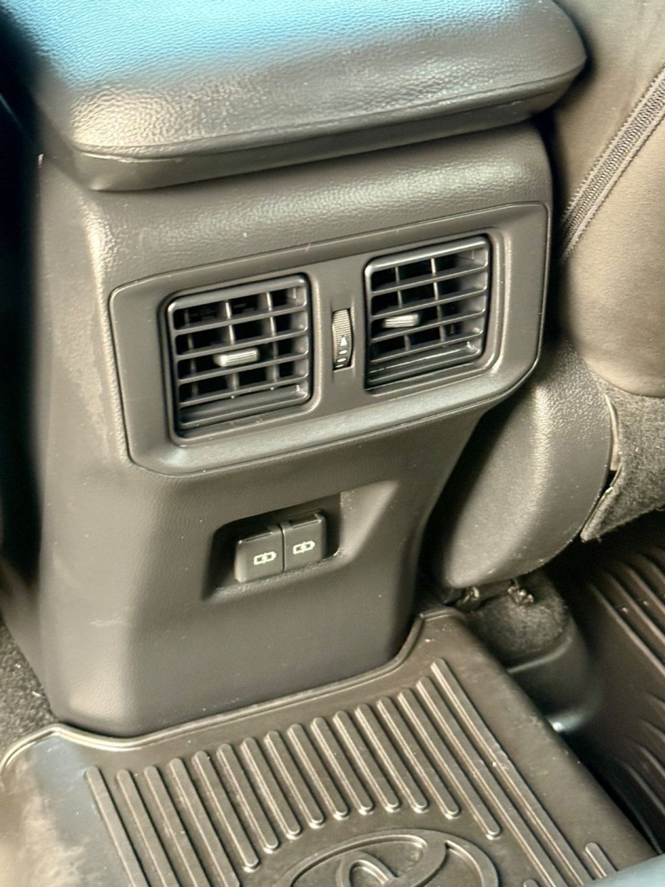 تويوتا راف ٤ XLE 2.5L