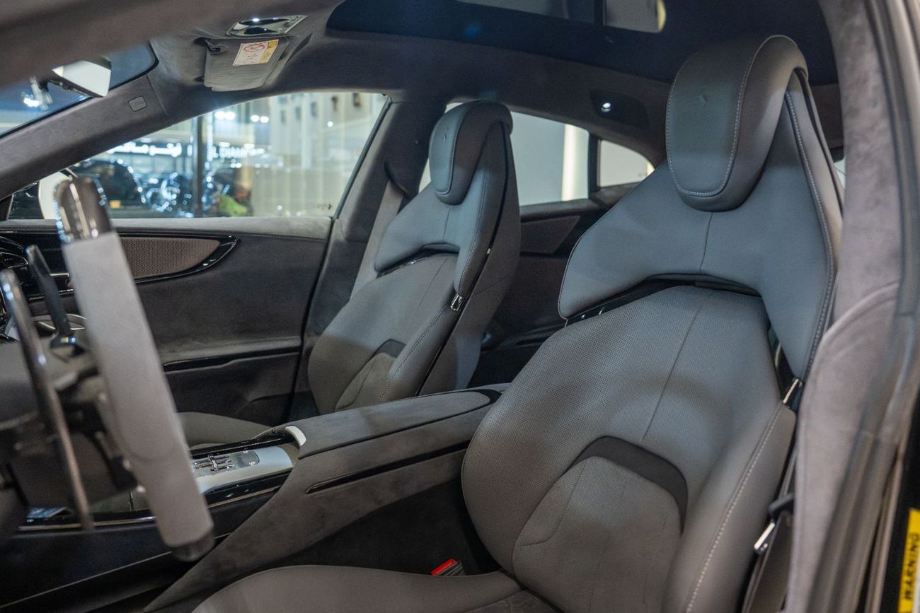 فيراري بوروسانجوي - 2025 | BRAND NEW | 7 YRS SERVICE CONTRACT | 0 KM | EUROPEAN SPECS | V12 LUXURY SUV