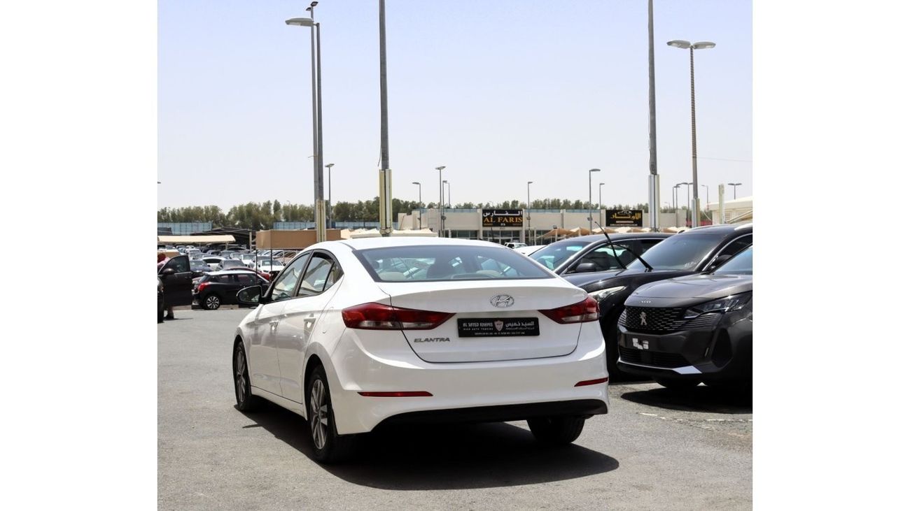 Hyundai Elantra GL High ACCIDENTS FREE - GCC - SUNROOF - ENGINE 1600 CC - PERFECT CONDITION INSIDE OUT