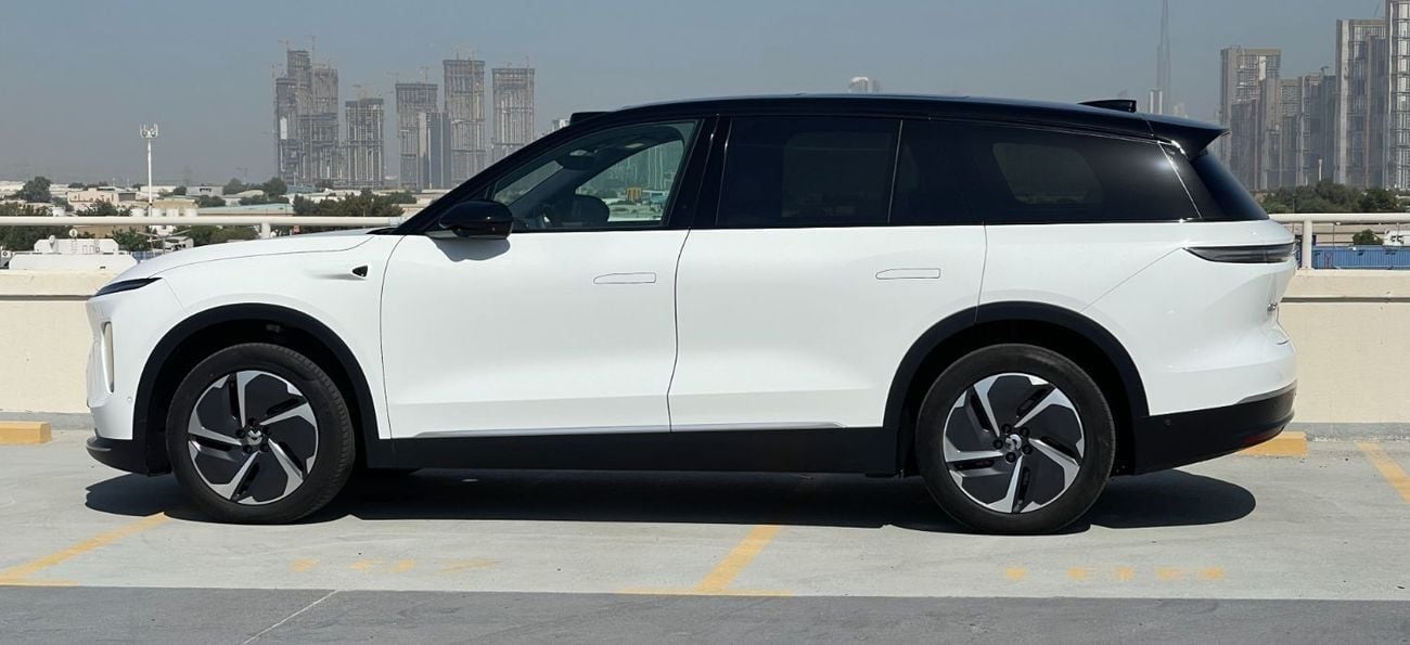 Nio EL8 Edition | 644 HP Ultra-Luxury 6-Seater SUV - Electric