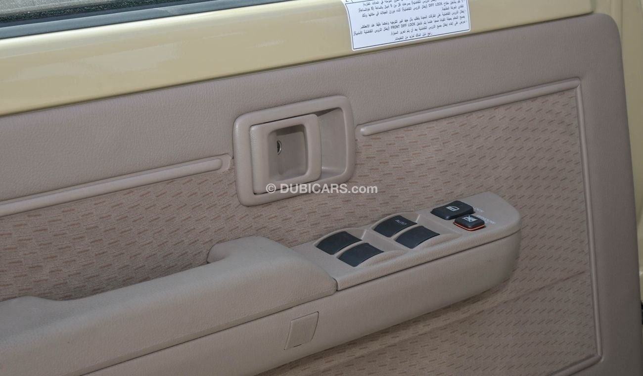 Toyota Land Cruiser Pick Up LC79 Pickup 4.0L Petrol V6 D/C, A/T Mid Option