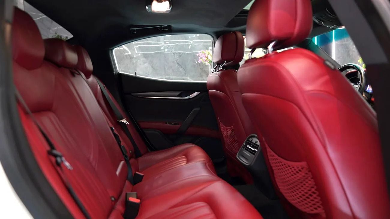 Maserati Ghibli BEST WHITE S Q4 V6 || TOP RANGE || GCC || RED INTERIOR || ACCIDENT FREE ||