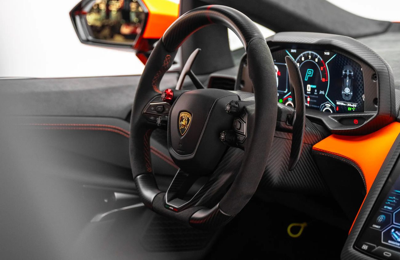 لامبورغيني ريفويلتو 6.5L V-12 Naturally Aspirated Engine + eMotor